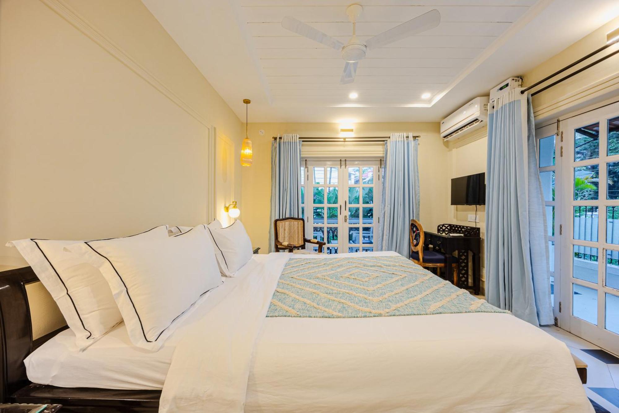 Elivaas 4 Bhk Villa Near Beach With Private Pool & Bar - Casa Boa Vida Candolim Exteriör bild