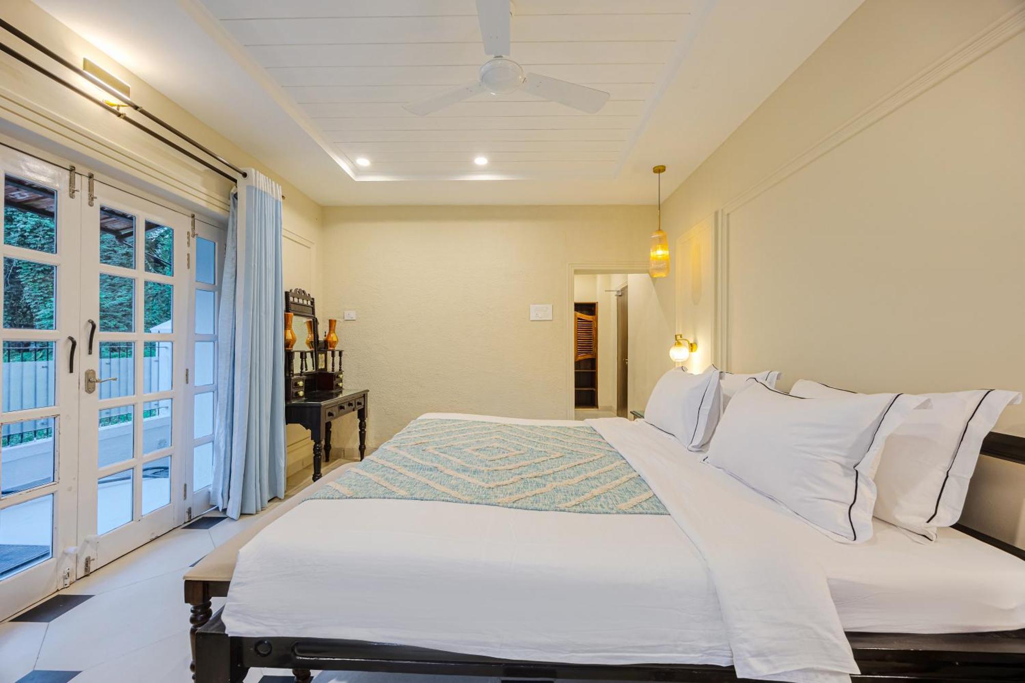 Elivaas 4 Bhk Villa Near Beach With Private Pool & Bar - Casa Boa Vida Candolim Exteriör bild