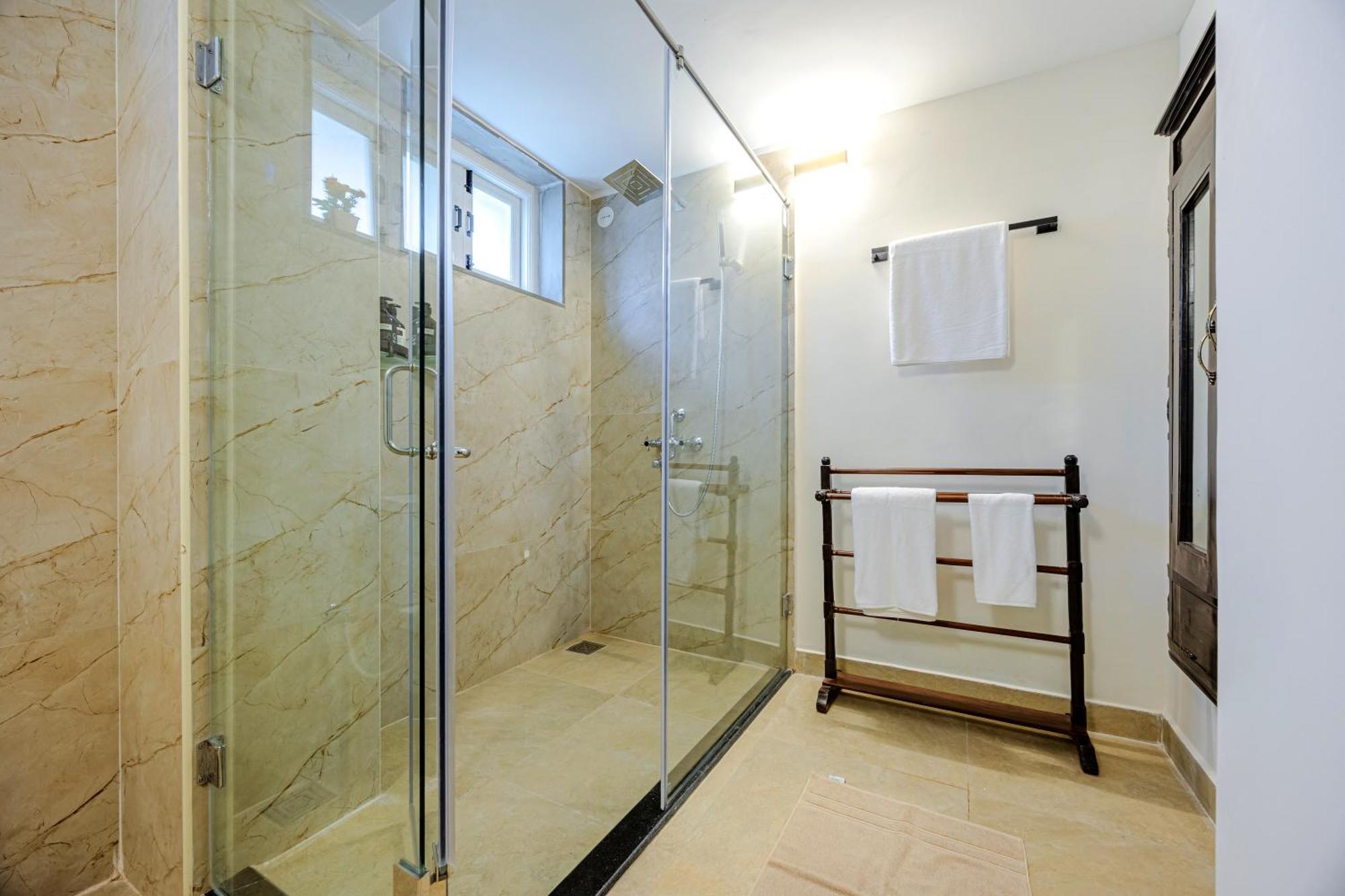 Elivaas 4 Bhk Villa Near Beach With Private Pool & Bar - Casa Boa Vida Candolim Exteriör bild