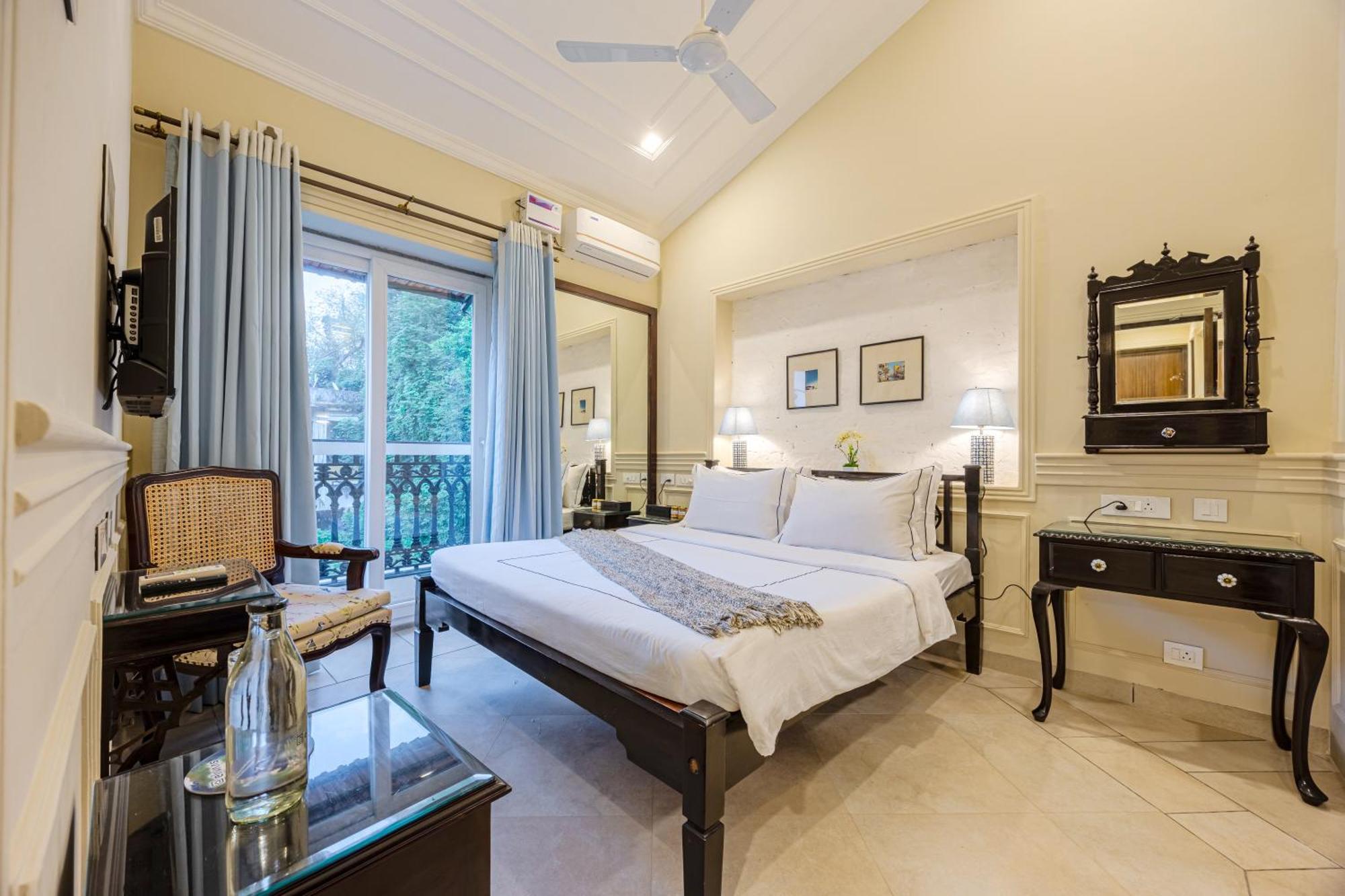 Elivaas 4 Bhk Villa Near Beach With Private Pool & Bar - Casa Boa Vida Candolim Exteriör bild