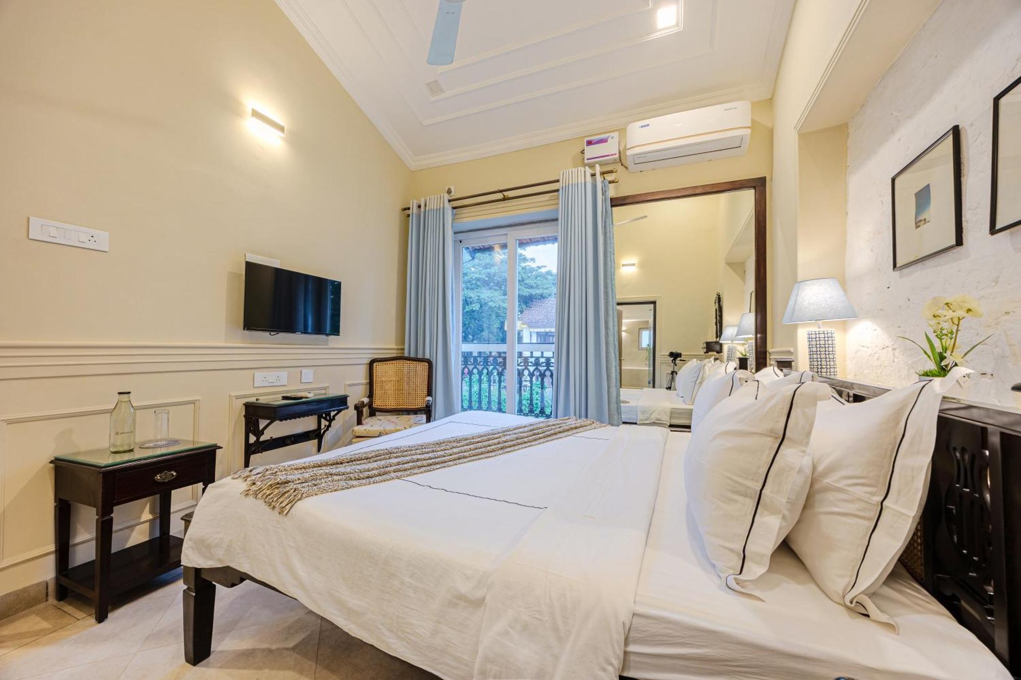 Elivaas 4 Bhk Villa Near Beach With Private Pool & Bar - Casa Boa Vida Candolim Exteriör bild